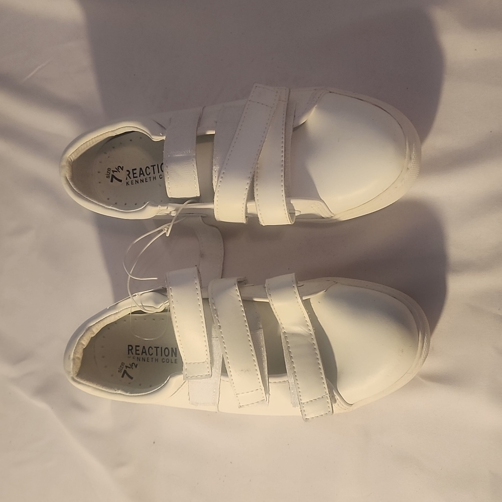 Kenneth Cole Reaction white sneakers 7.5